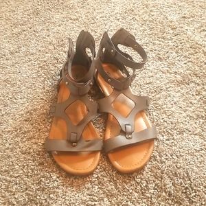 EUC Steve Madden Sandals Size 7 1/2
